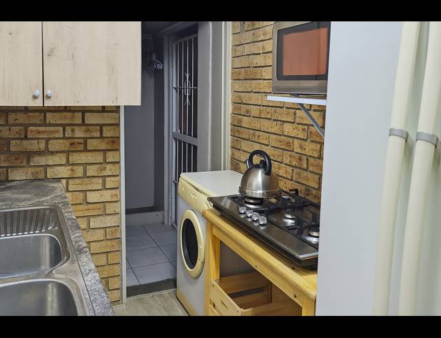 3 BEDROOM FREESTANDING FOR SALE IN OOS EINDE